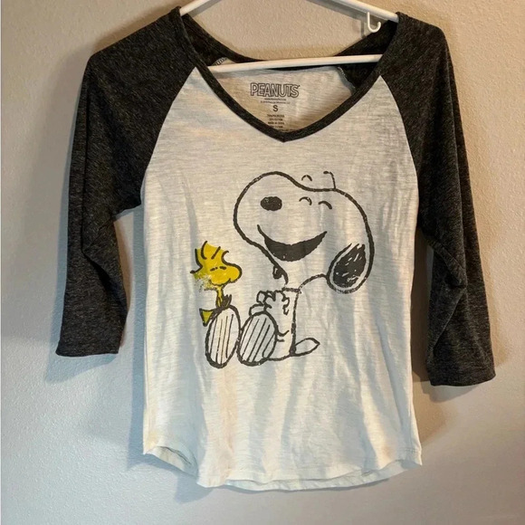 Peanuts Tops - PEANUTS RAGLAN TEE Size S